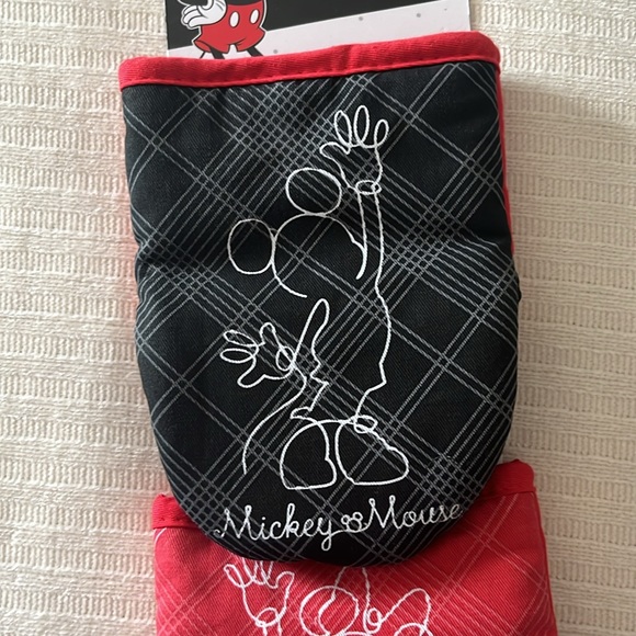 Disney oven mini mitts 2 pack - Picture 5 of 7